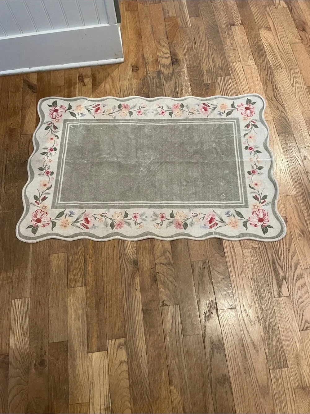 Amazon Essentials Floral Border Bath Rug in Gray, White, Pink